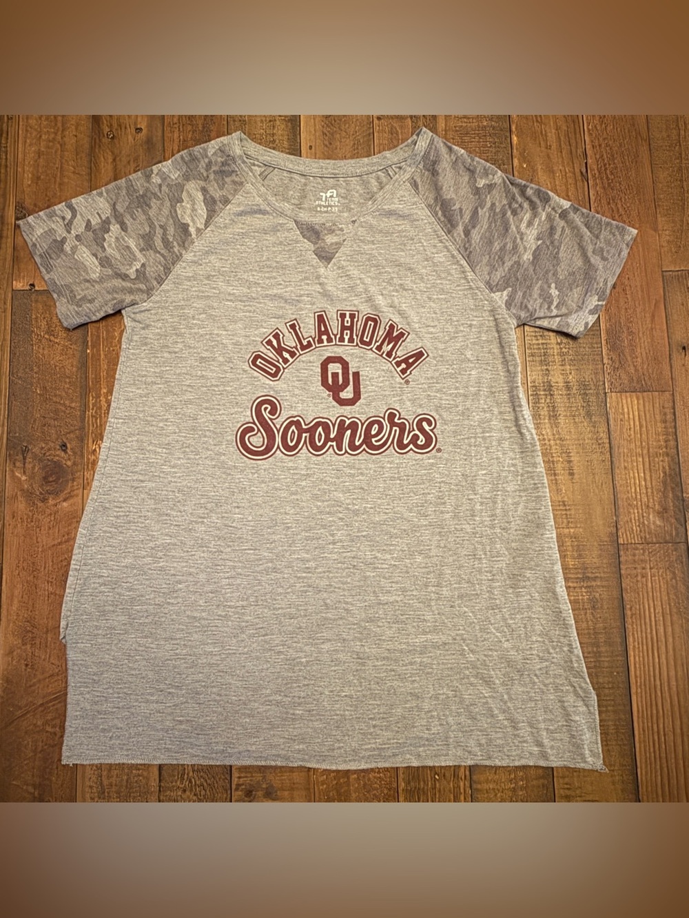 Oklahoma Sooners Team Athletics Raglan Tee – Women’s Petite Small 3/5